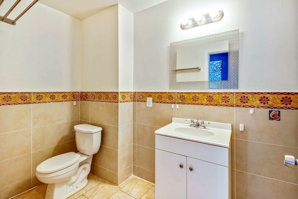 Фото Retreat in a Stylish 2bd Apartment in the Heart of the City