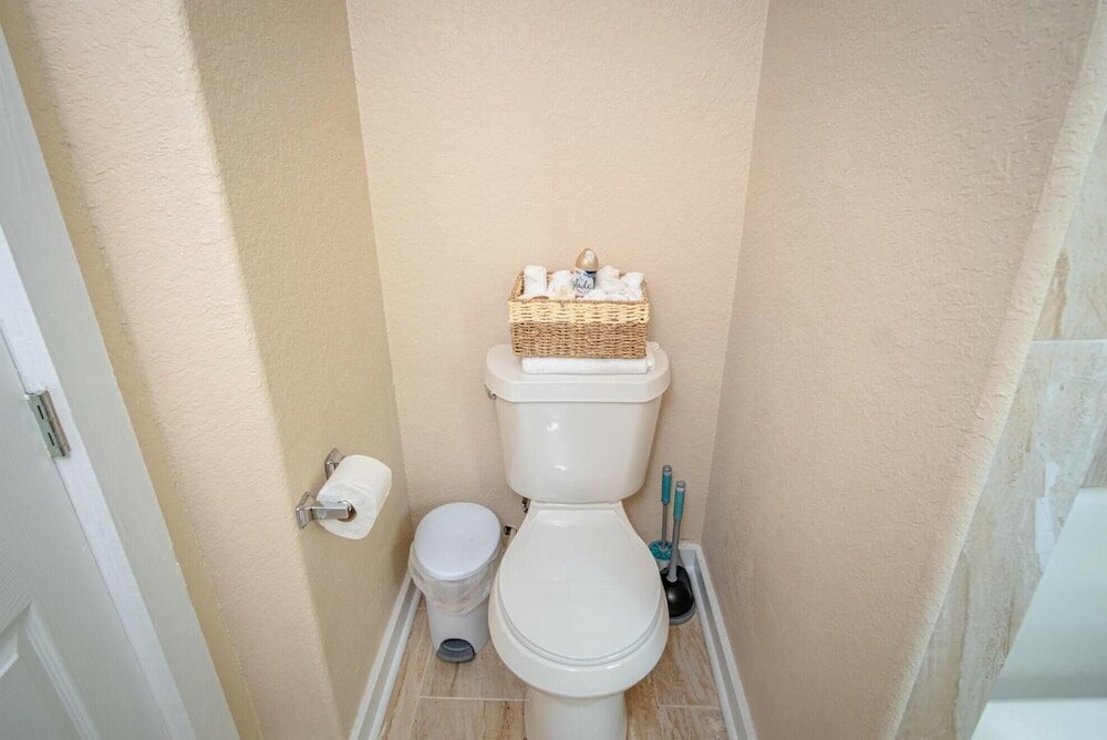 Фото 3 Br/1 Ba Remodeled Home Near Downtown