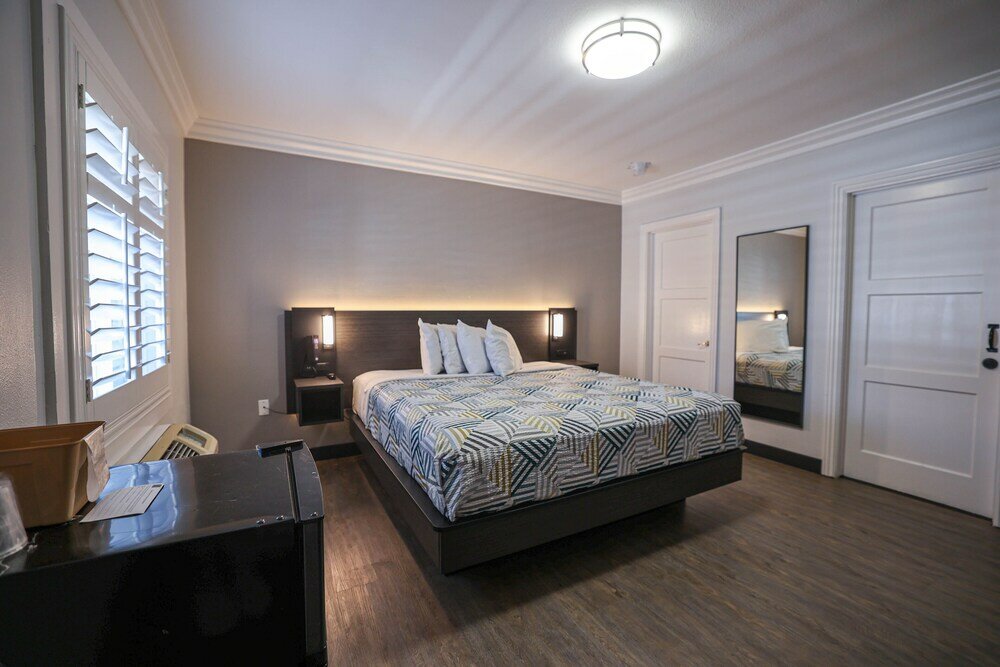 Фото Motel 6 Tustin, Ca – Orange County