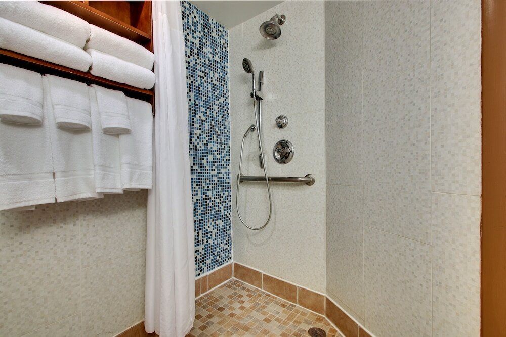 Фото Holiday Inn Express Washington Dc N-Silver Spring, an Ihg Hotel