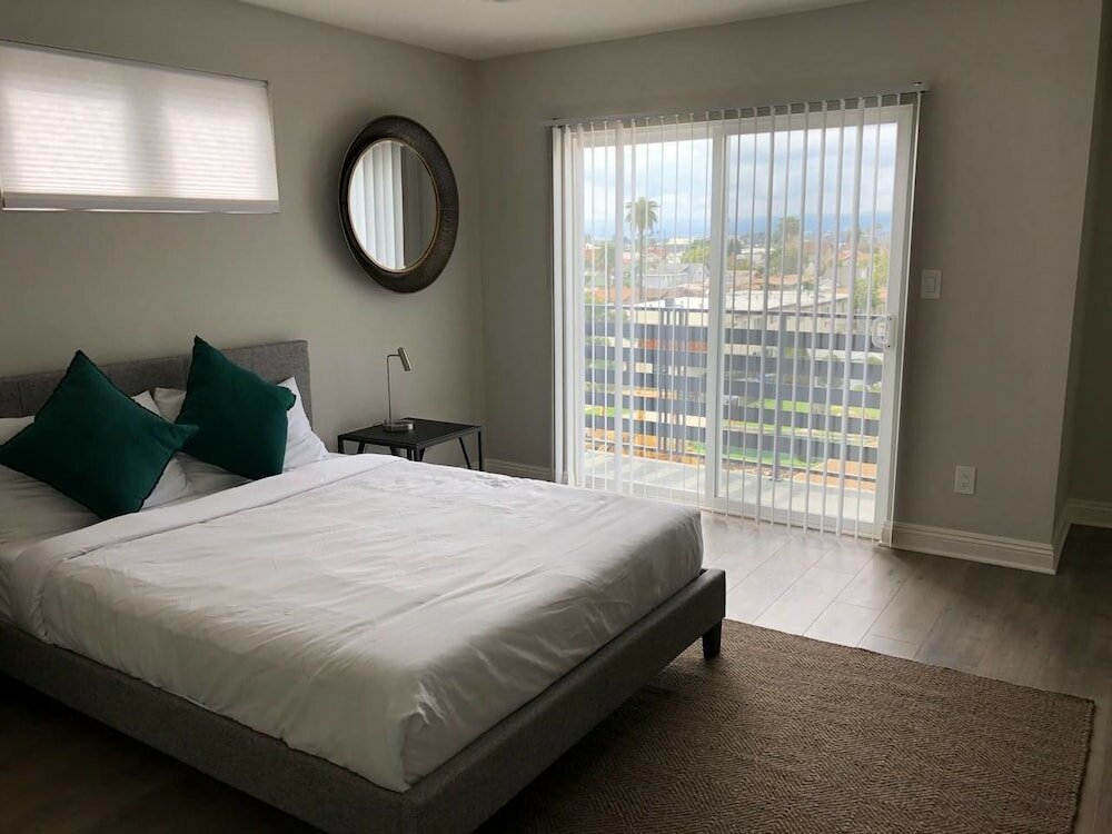 Фото Brand New Modern Luxury 3bdr Townhome In Silver Lake