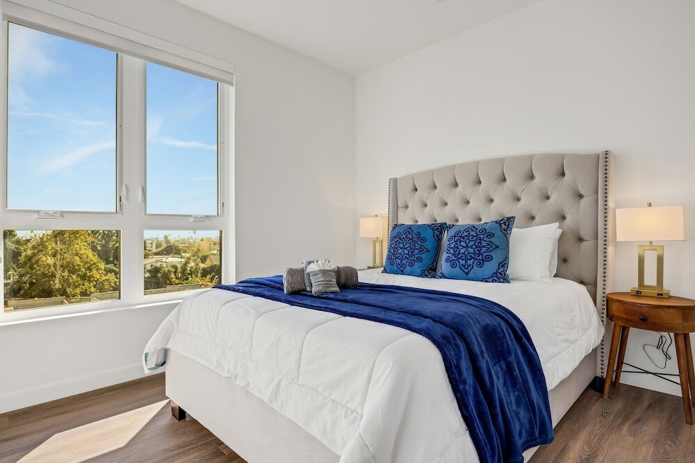 Фото Luxury Apartment in Hollywood