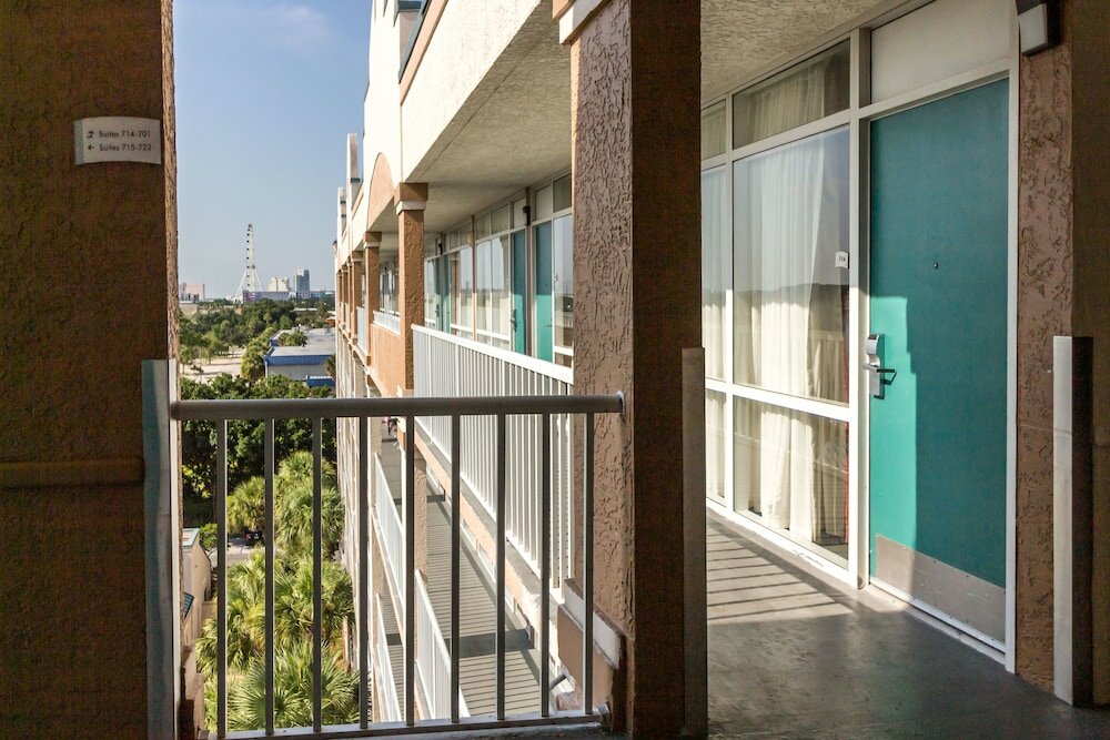 Фото Quality Suites Orlando - Convention Center Area