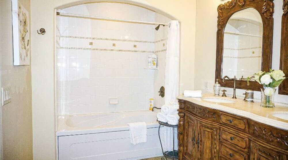 Фото River Rd. Mansion