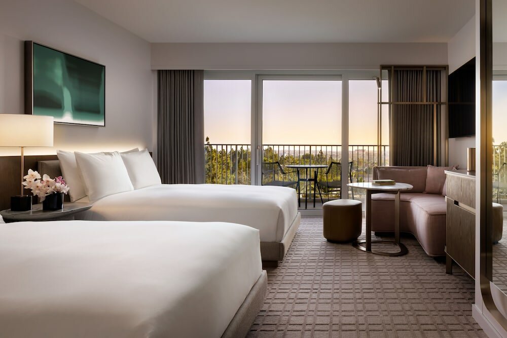 Фото Fairmont Century Plaza Gold Experience
