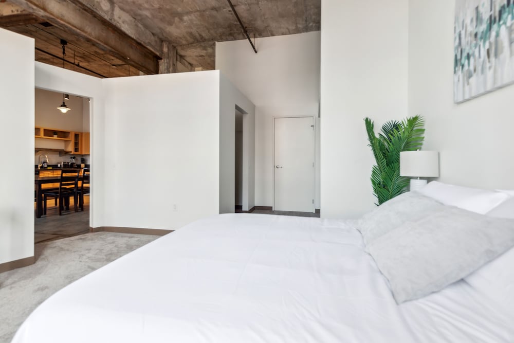 Фото Historic Loft Retreat With Pool