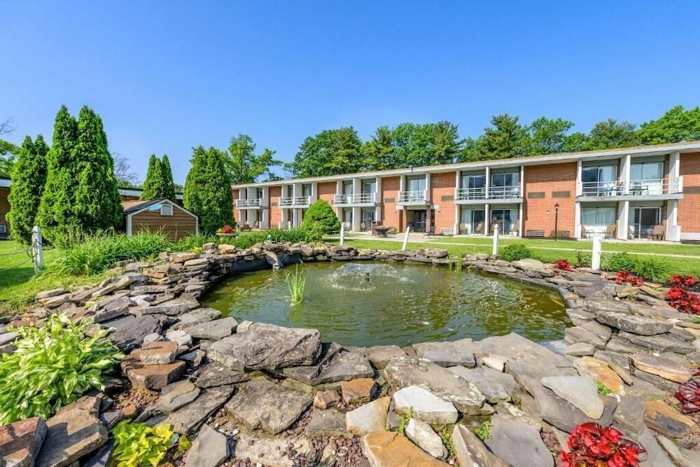 Фото Days Inn & Suites by Wyndham Lebanon Pa