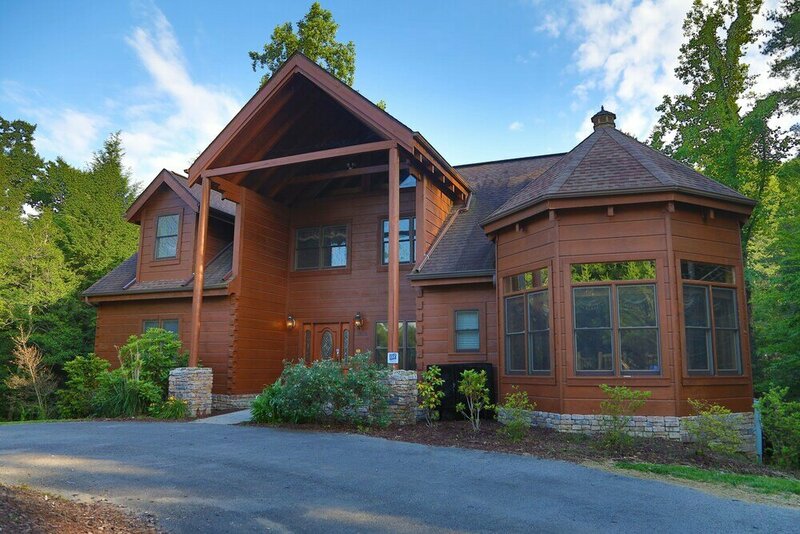 Гостиница Majestic Manor - Five Bedroom Cabin