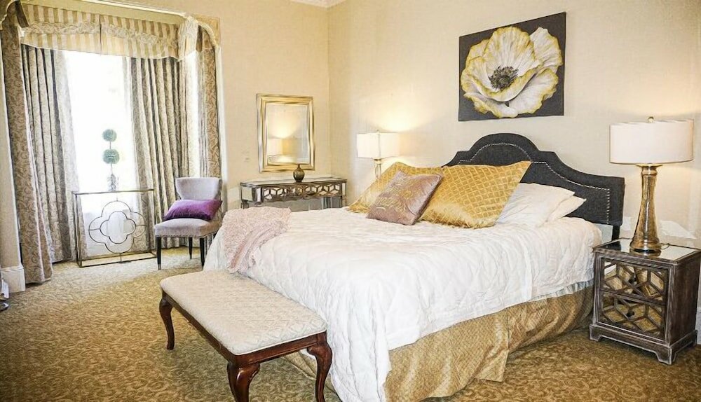 Фото River Rd. Mansion