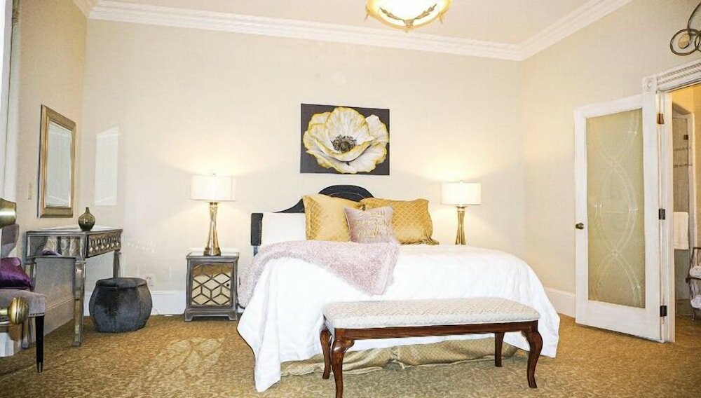 Фото River Rd. Mansion