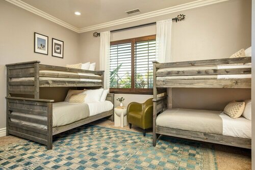 Гостиница Sky Lantern by Avantstay Stunning Oasis w Pool, Hot Tubs, Volley Ball Court & Home Office! в Темекуле