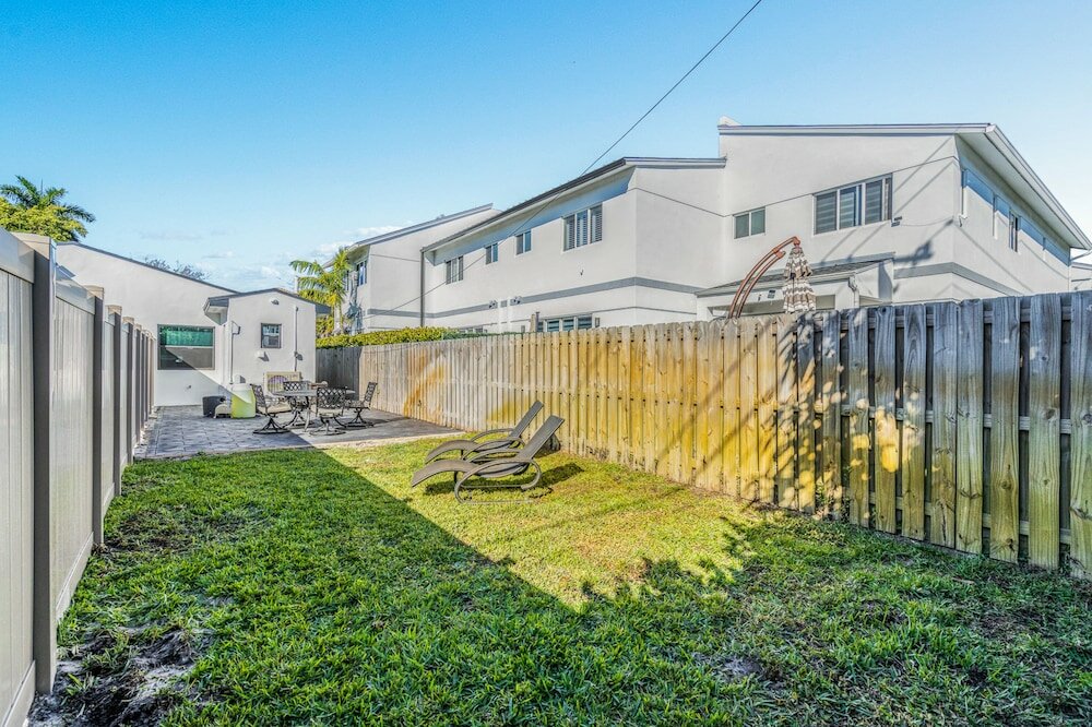 Фото Lauderdale 1 Bedroom Lux by Opus