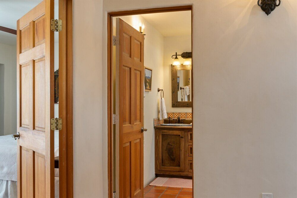 Фото Tecolote - Authentic Home Right Next to The Plaza, Hot Tub, Roof Deck