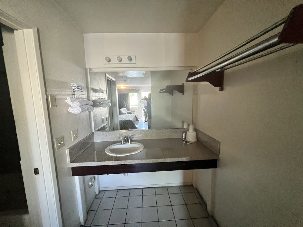 Фото Casa Blanca Express & Suites Cypress Buena Park - Anaheim Area