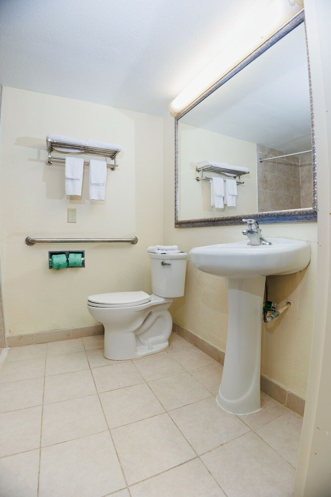 Фото Garnet Inn & Suites, Orlando