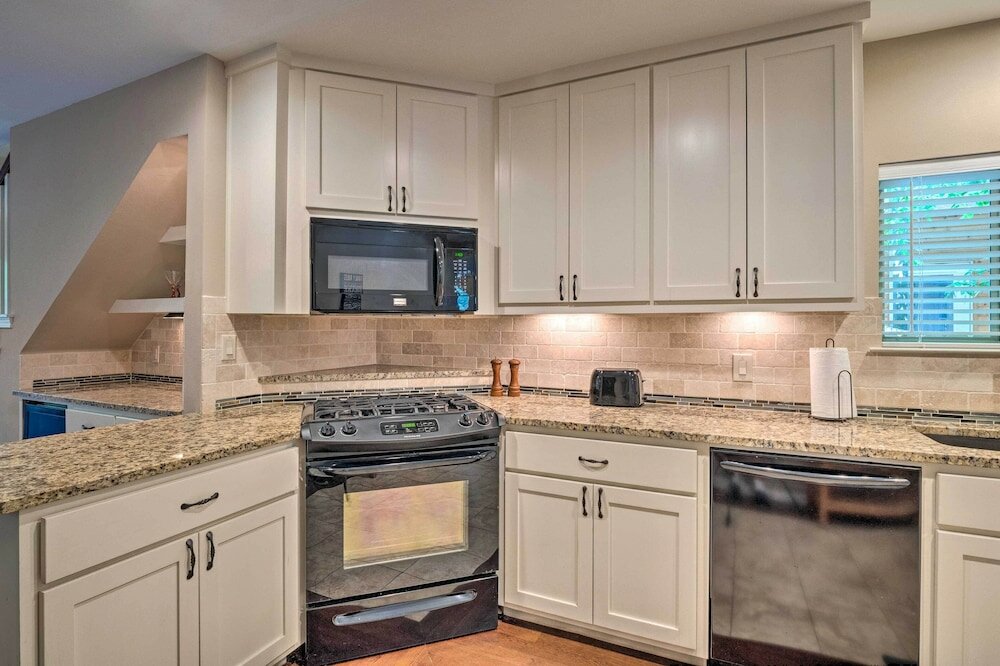 Фото Holly Hideaway