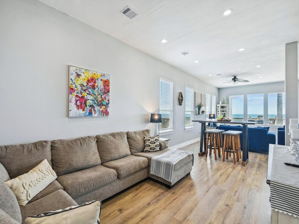 Фото Sand and Sun Beachfront