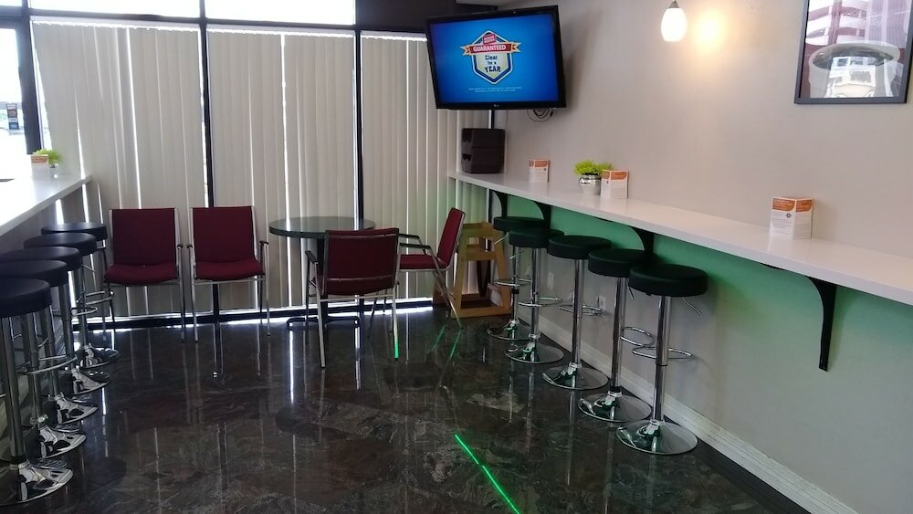 Фото Econo Lodge Inn & Suites West - Energy Corridor