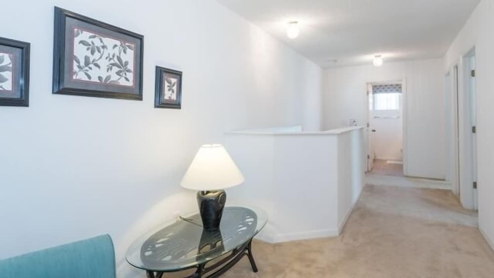 Фото Ov3252 - Hampton Lakes - 5 Bed 4 Baths Villa