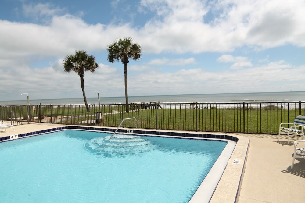 Фото 3 Bedroom Oceanfront Luxury Condo - Sand Dollar III, 404
