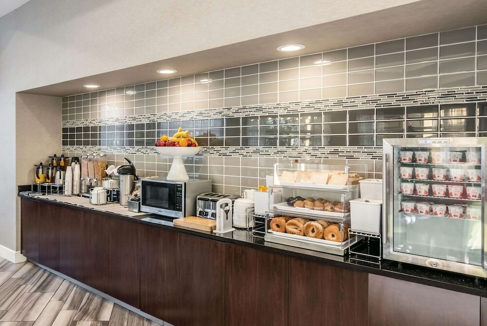 Фото La Quinta Inn & Suites by Wyndham Orlando Airport North