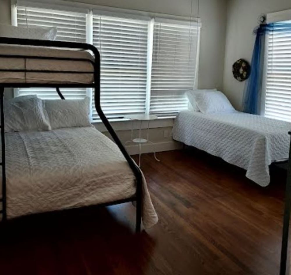 Фото Charming Bungalow Near Historic Downtown