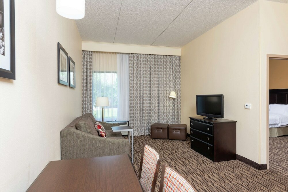 Фото Hampton Inn & Suites Cleveland-Airport/Middleburg Heights