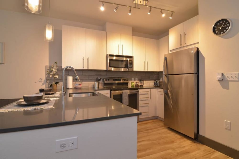 Фото Waterfront Modern Studio Rooftop Views