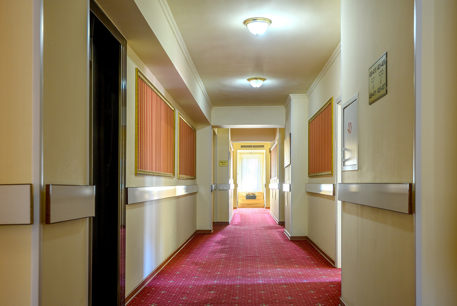 Фото Royal Plaza by Stellar Hotels