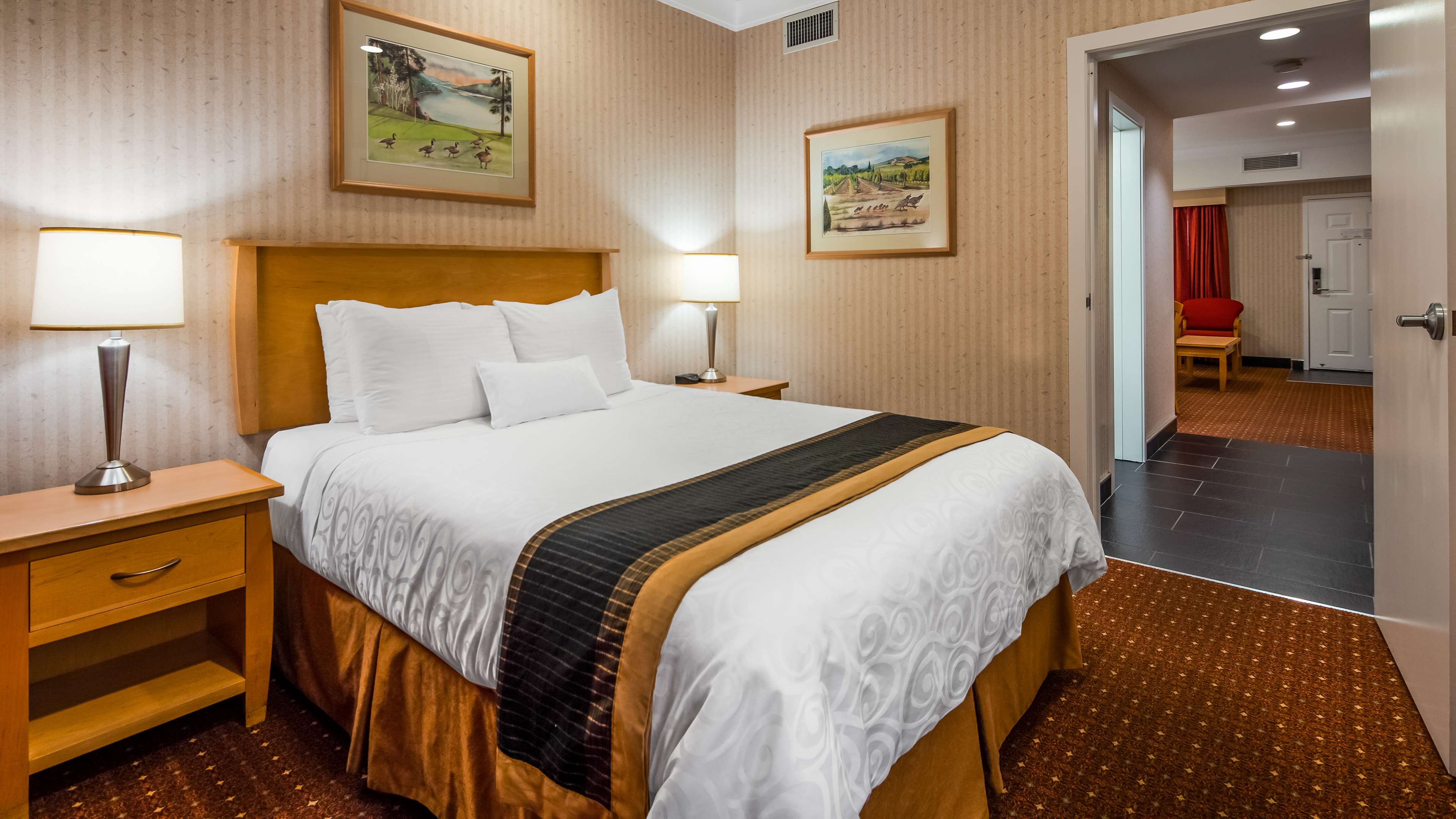 Фото Best Western Plus Kelowna Hotel & Suites