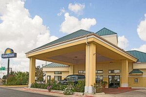 Days Inn by Wyndham Central San Antonio Nw Medical Center