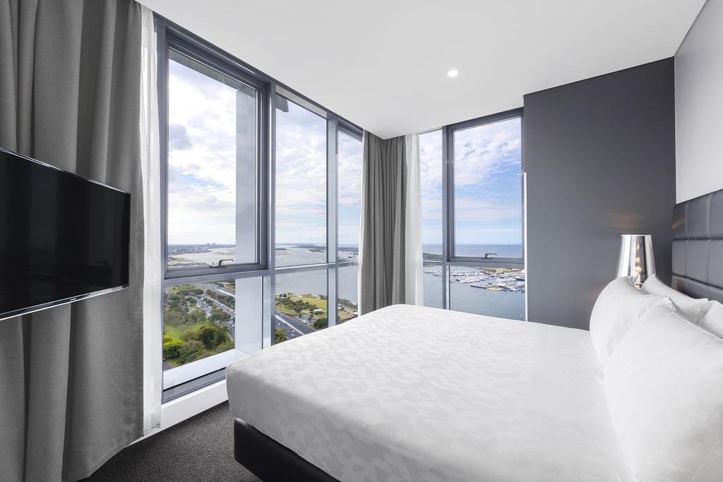 Фото Meriton Serviced Apartments Como Crescent Southport
