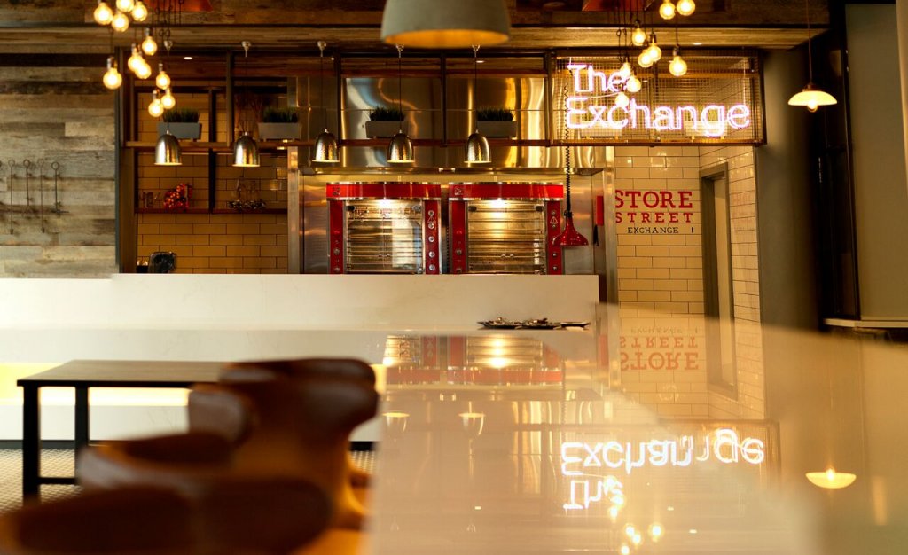 Фото DoubleTree by Hilton Manchester - Piccadilly