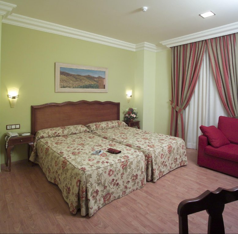 Фото Отель Reina Cristina