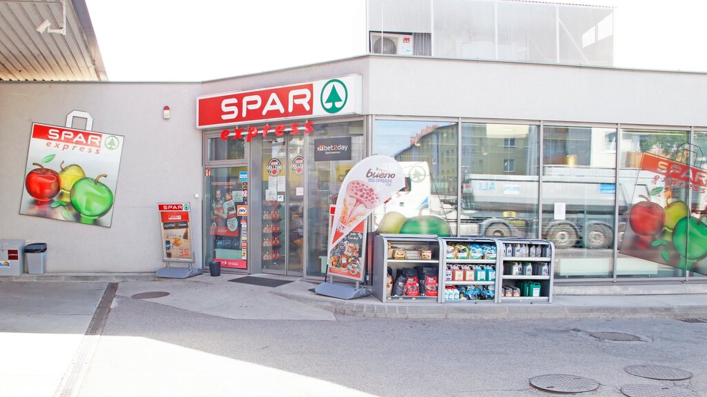 Supermarket Spar express, Sankt Pölten, photo