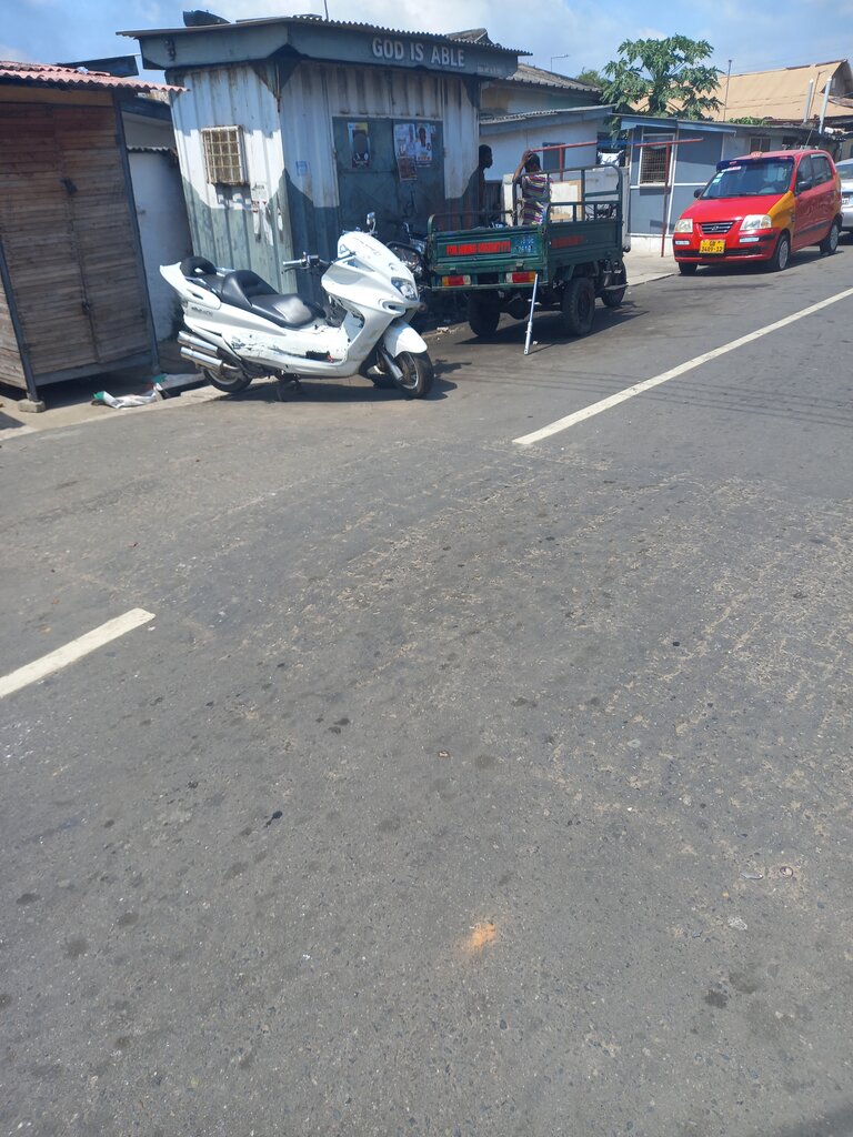 Auto accessories God is Able, Accra, photo