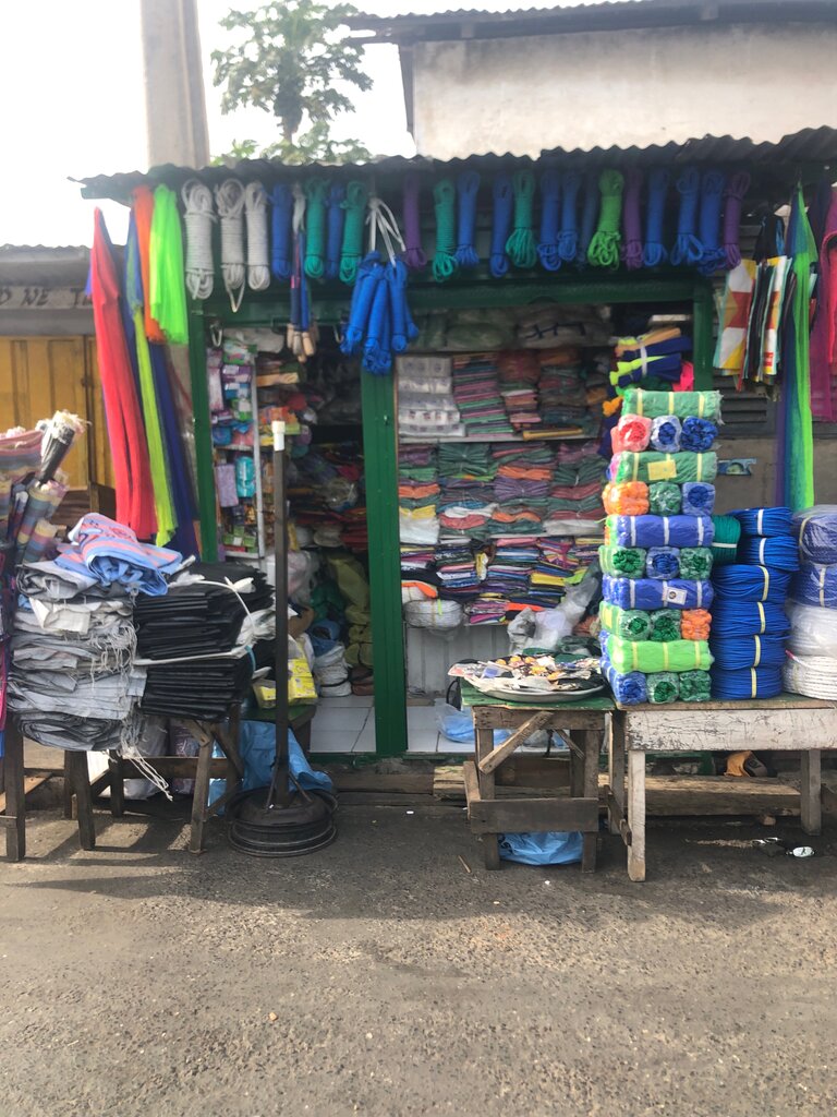 Ropes, cables, cords Tight & Loose, Accra, photo