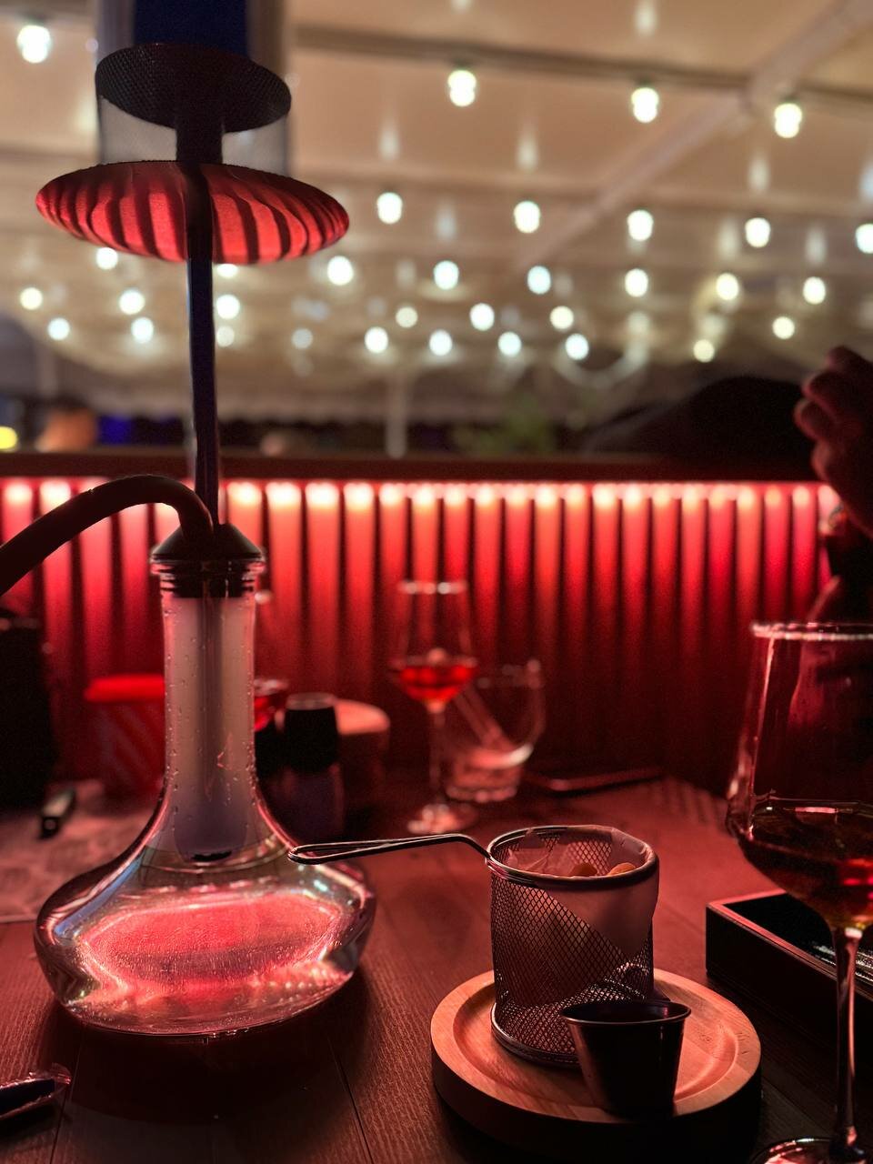 «6 мест, где покурить кальян в Алуште» фото материала