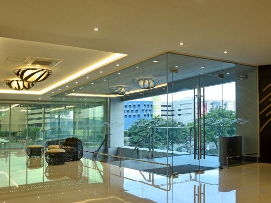 Фото Bayfront Hotel Cebu - North Reclamation