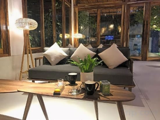 Фото Sky Gem Central Hotel