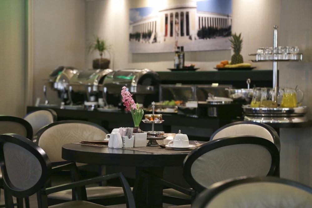 Фото The Y Hotel