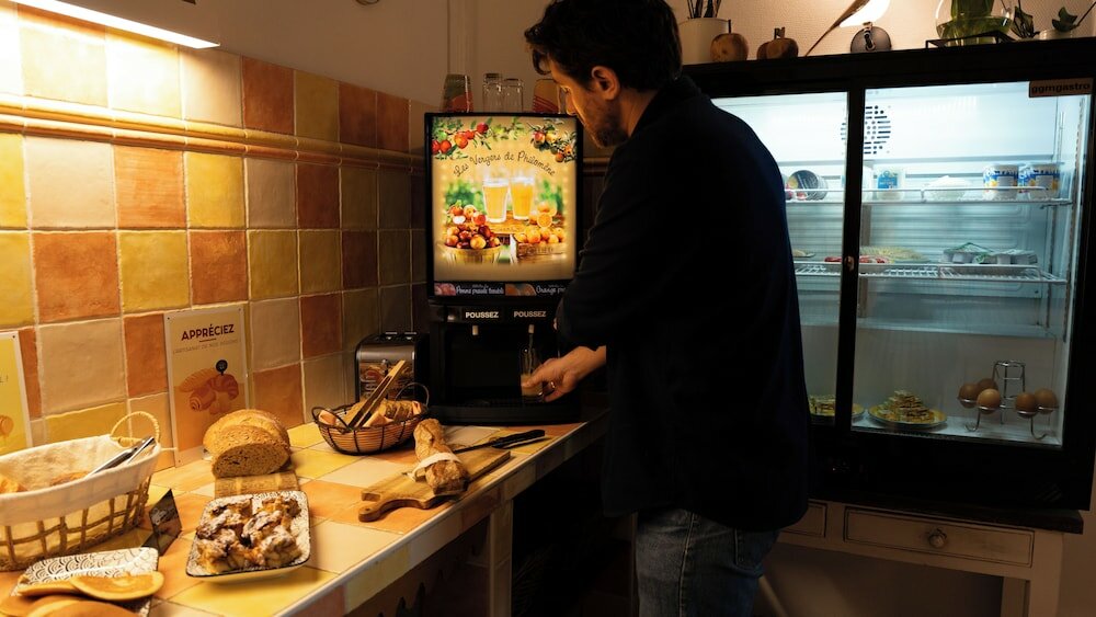 Фото Brit Hotel Des Grands Hommes Bordeaux Centre