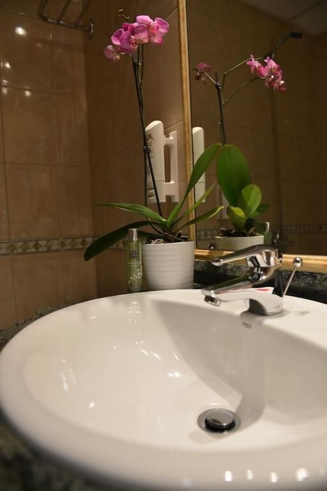 Фото Hotel Karpos