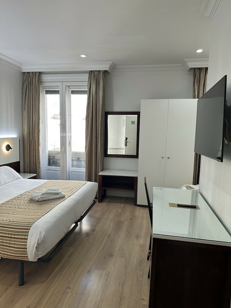 Фото Hostal Sol Square Madrid