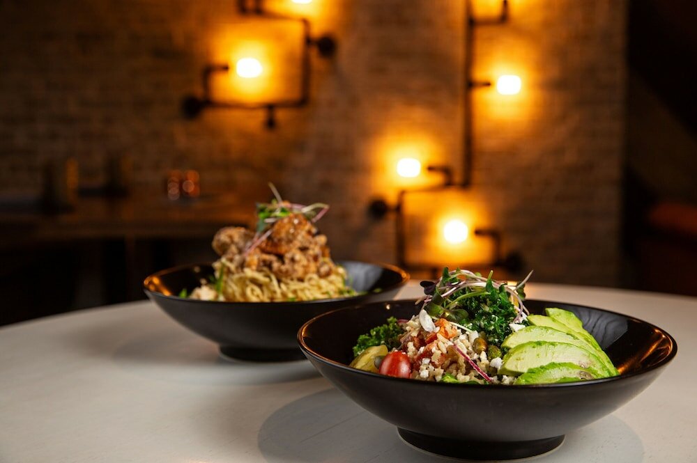 Фото Delta Edmonton Centre Suite Hotel