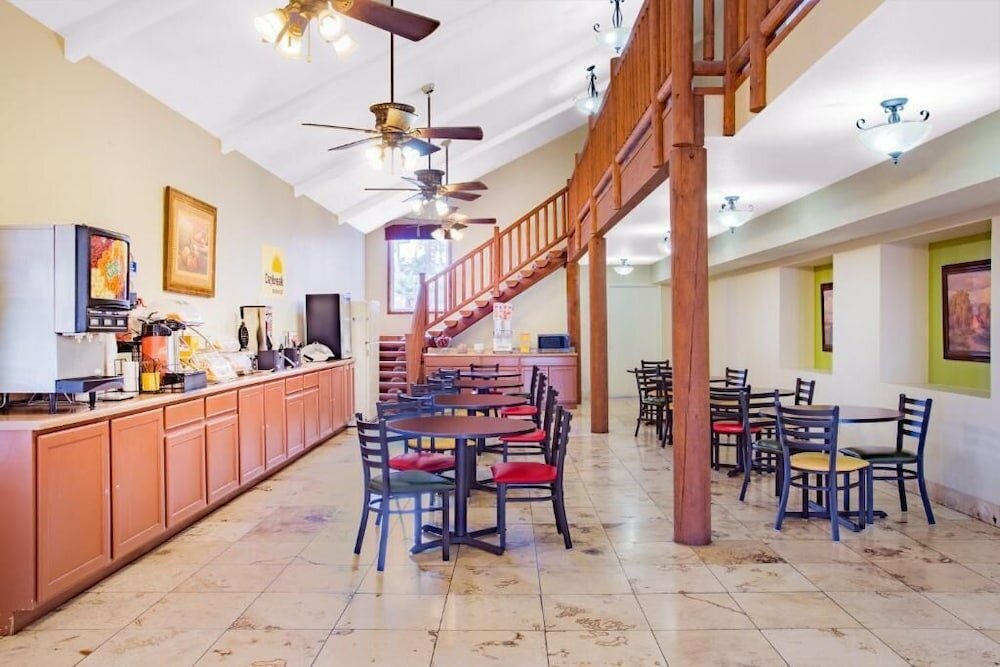 Фото Days Inn by Wyndham St. George