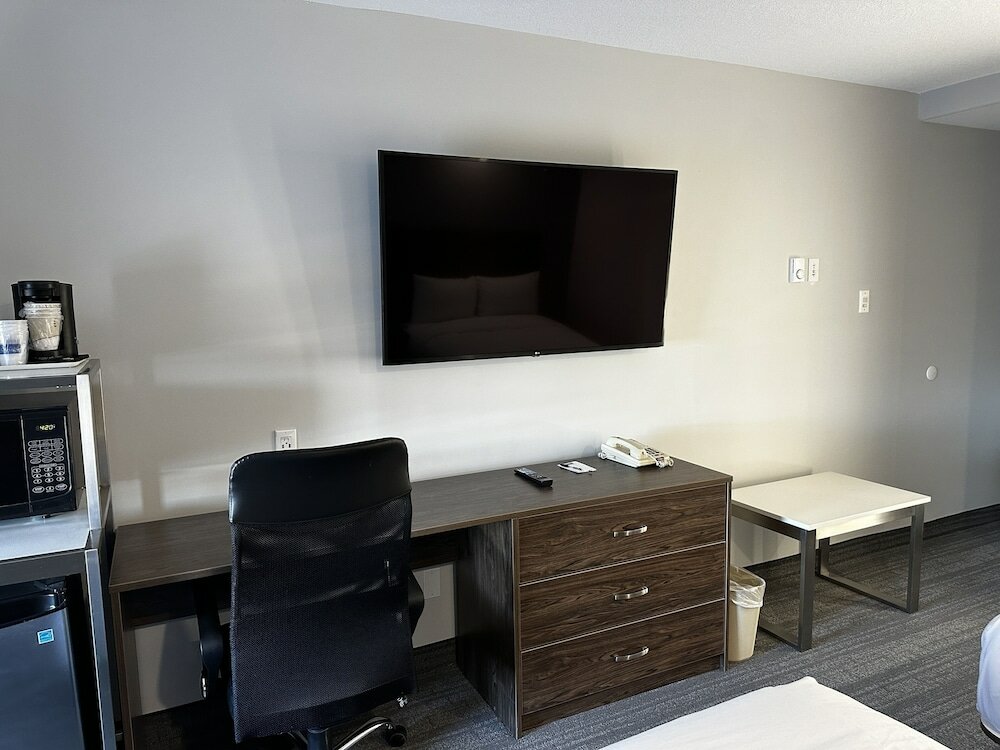 Фото Travelodge by Wyndham Regina