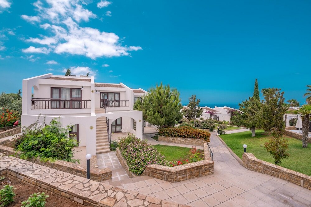 Фото The Olive Tree Hotel