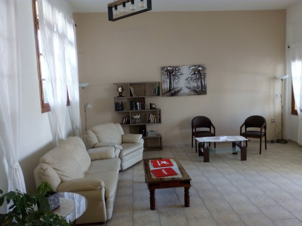 Фото Tarsanas Apartments