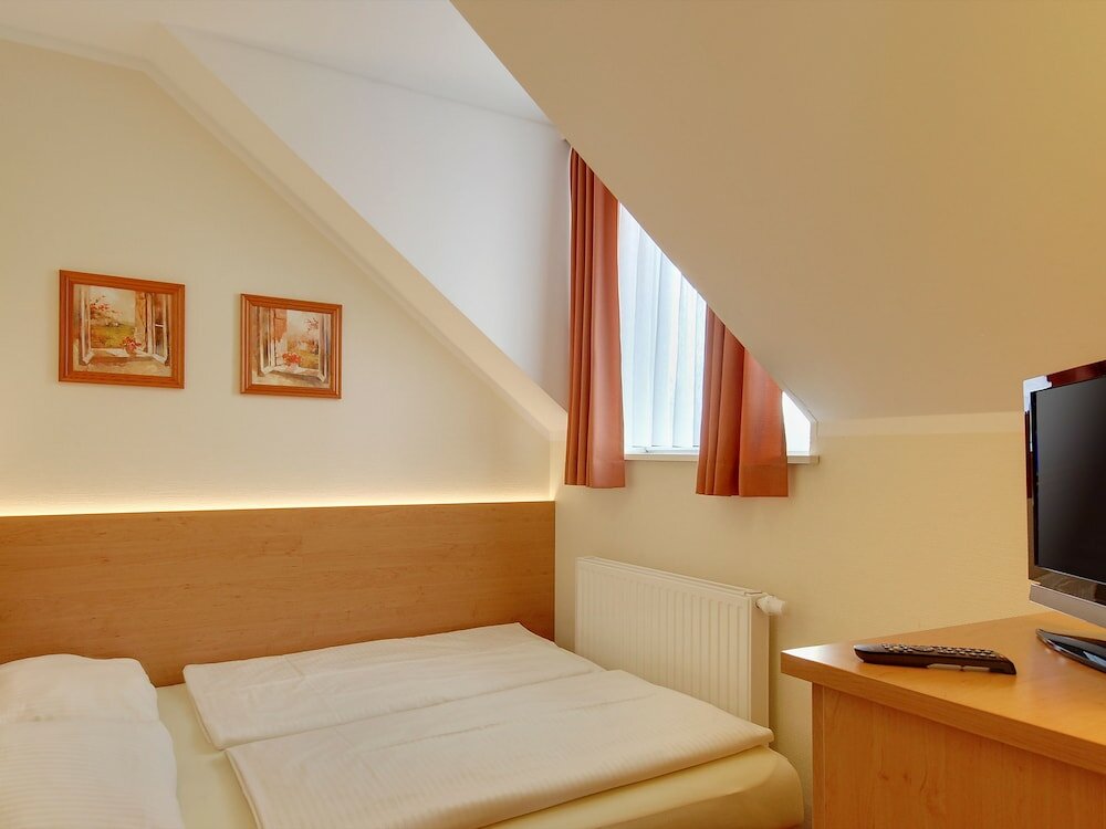 Фото Hotel Kriemhild am Hirschgarten